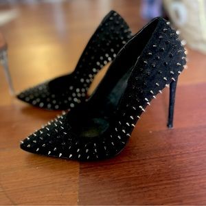 Black Steve Madden studded pumps